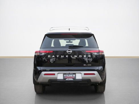 New 2025 Nissan Pathfinder SL image 3