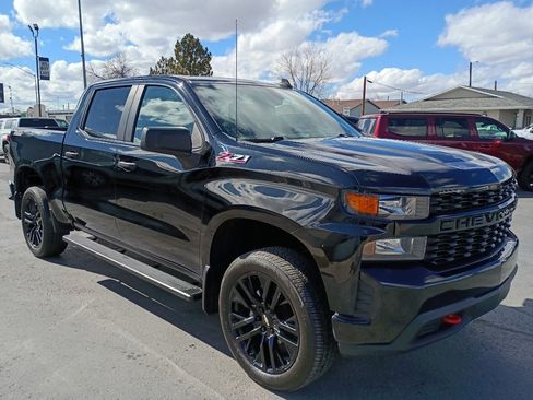 Used 2021 Chevrolet Silverado 1500 Custom Trail Boss w/ Midnight Edition AWD/4WD image 4