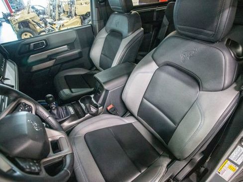 Used 2022 Ford Bronco Black Diamond image 4