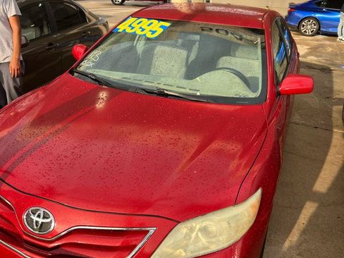 Used 2010 Toyota Camry SE FWD image 2