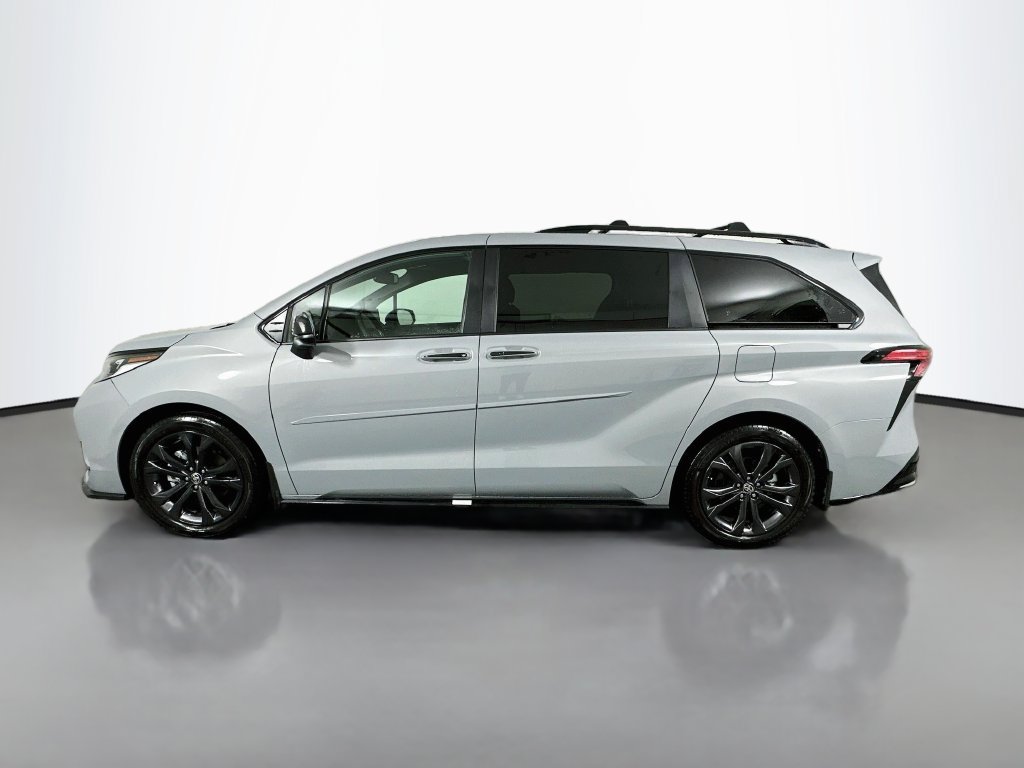 Used 2026 Toyota Sienna XSE FWD image 8