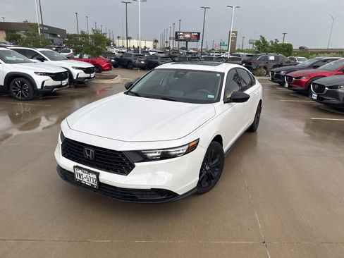 Used 2025 Honda Accord SE image 2