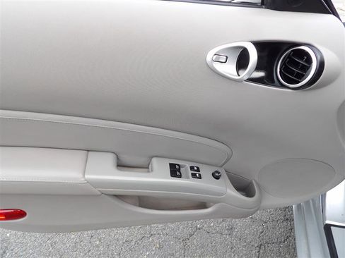 Used 2006 Nissan 350Z Touring image 11
