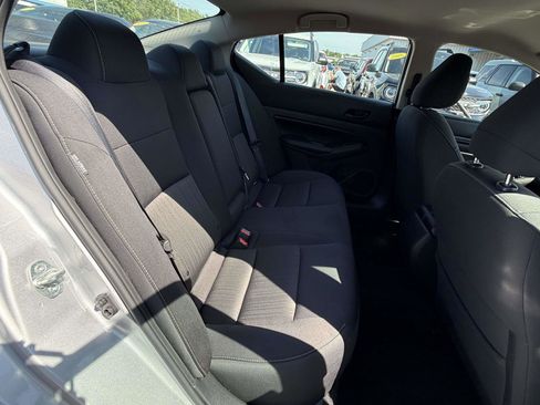 Used 2024 Nissan Altima 2.5 SV FWD image 31