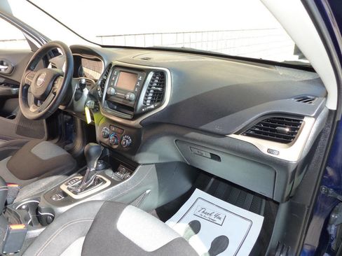 Used 2016 Jeep Cherokee Sport image 34