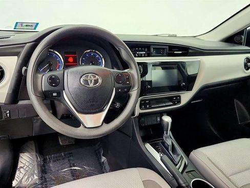 Used 2019 Toyota Corolla LE image 12