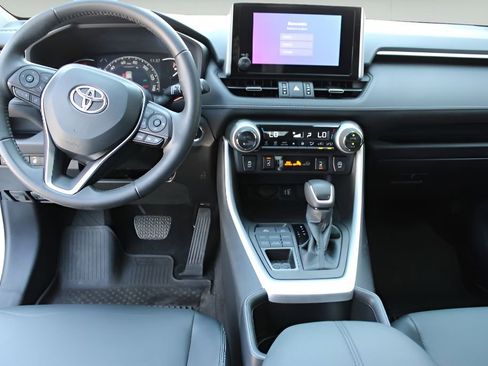 Used 2023 Toyota RAV4 XLE Premium image 9