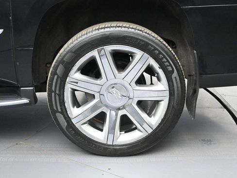 Used 2019 Cadillac Escalade ESV Luxury AWD/4WD image 11