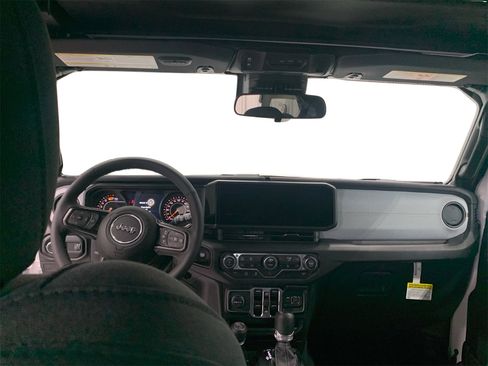 Used 2025 Jeep Wrangler Sport S image 19