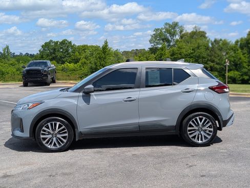 Used 2021 Nissan Kicks SV FWD image 6