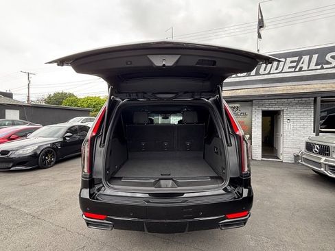 Used 2022 Cadillac Escalade ESV Sport Platinum w/ Heavy-Duty Trailer Package AWD/4WD image 42