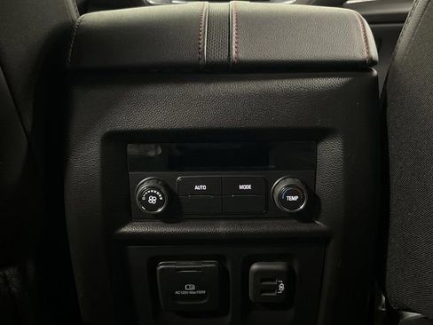 Used 2023 Chevrolet Traverse RS image 37