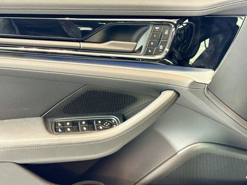 Used 2025 Porsche Panamera image 11