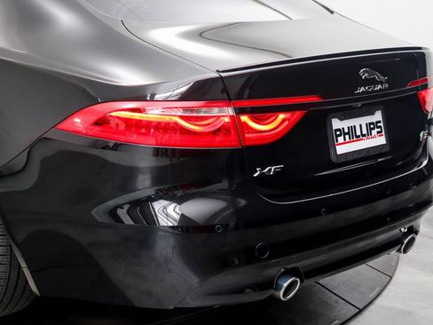 Used 2018 Jaguar XF S RWD image 15