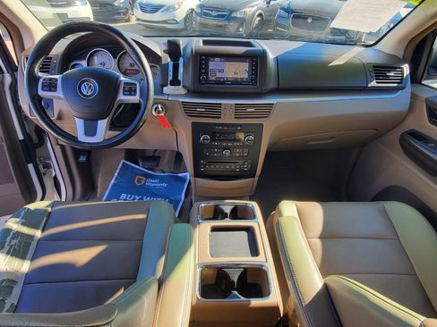 Used 2012 Volkswagen Routan SEL image 14
