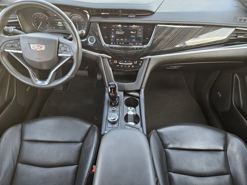 Certified 2025 Cadillac XT6 Premium Luxury FWD image 33