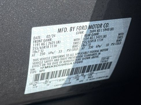 Used 2024 Ford Explorer XLT w/ Equipment Group 202A AWD/4WD image 33