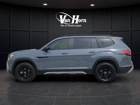 Used 2024 Volkswagen Atlas Peak Edition SE AWD/4WD image 5
