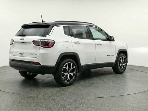 Used 2025 Jeep Compass Limited image 9