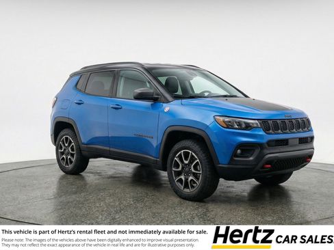 Used 2025 Jeep Compass Trailhawk image 1