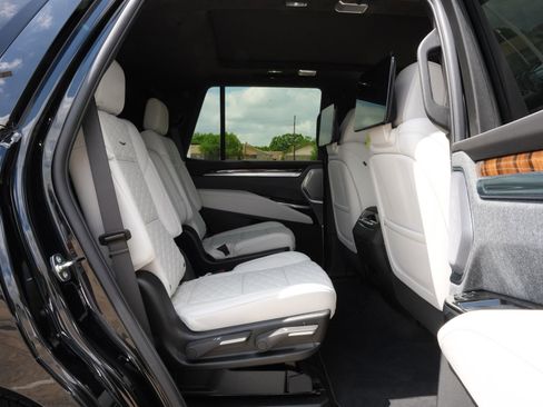 Certified 2026 Cadillac Escalade Platinum Sport w/ LPO, ONYX Package AWD/4WD image 25