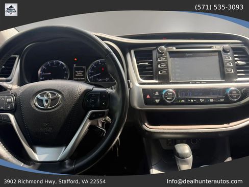 Used 2019 Toyota Highlander Plus AWD/4WD image 34