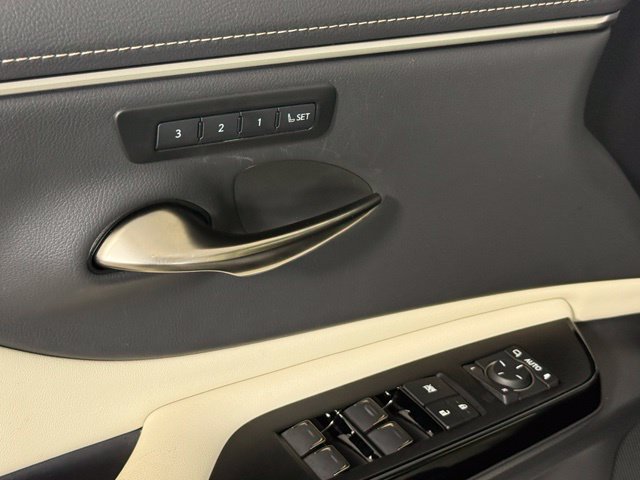 Used 2025 Lexus ES 350 w/ Premium Package FWD image 17