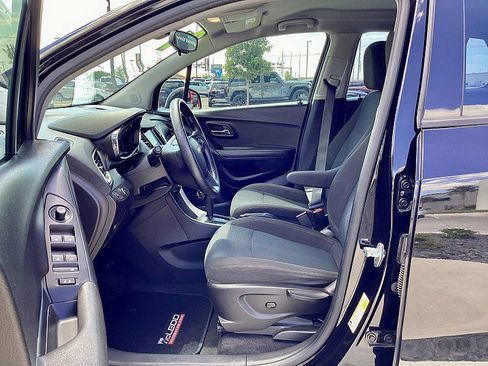 Used 2020 Chevrolet Trax LS image 9
