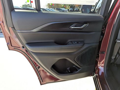 New 2025 Jeep Grand Cherokee Altitude AWD/4WD image 29
