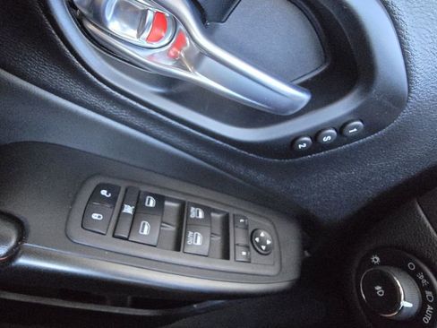 Used 2022 Jeep Cherokee Trailhawk w/ Premium Leather Package image 13