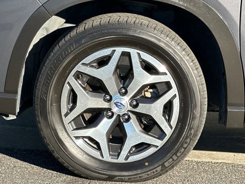 Used 2023 Subaru Forester Premium image 29