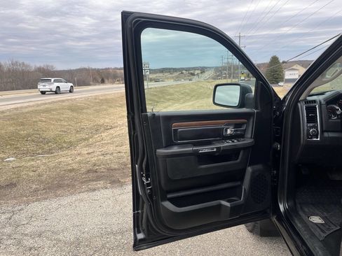 Used 2018 RAM 1500 Laramie w/ Convenience Group image 10