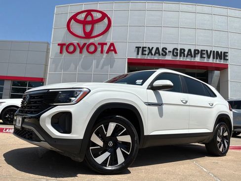 Used 2026 Volkswagen Atlas Cross Sport SE FWD image 2