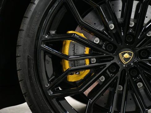 Used 2025 Lamborghini Urus SE AWD/4WD image 9