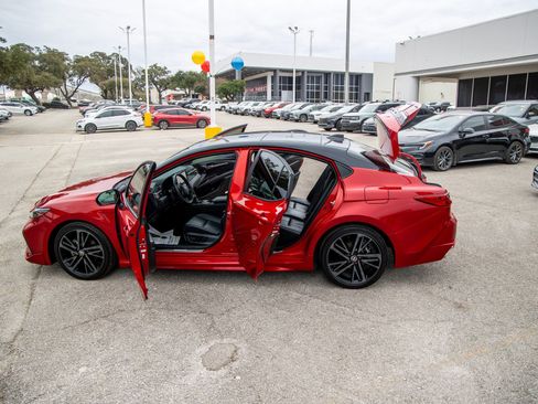 Used 2025 Toyota Camry XSE image 11