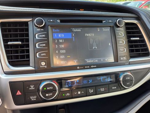 Used 2019 Toyota Highlander Limited image 27
