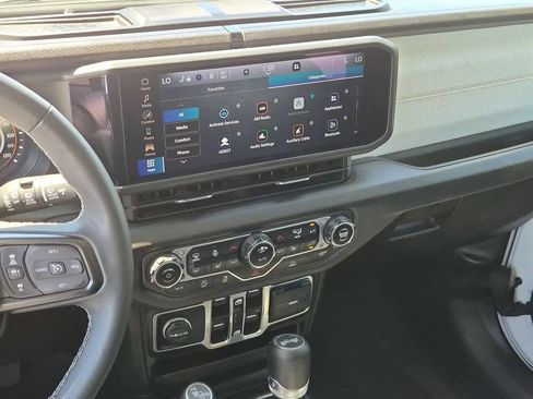 Used 2025 Jeep Wrangler Unlimited Sport AWD/4WD image 19