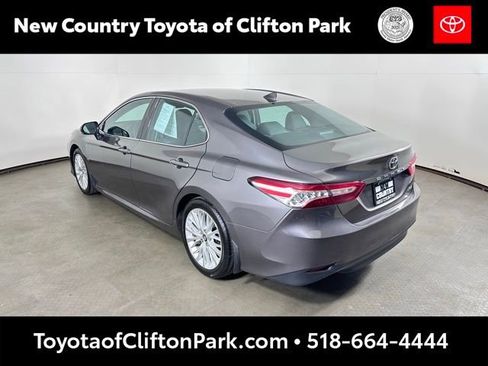Used 2020 Toyota Camry XLE image 5