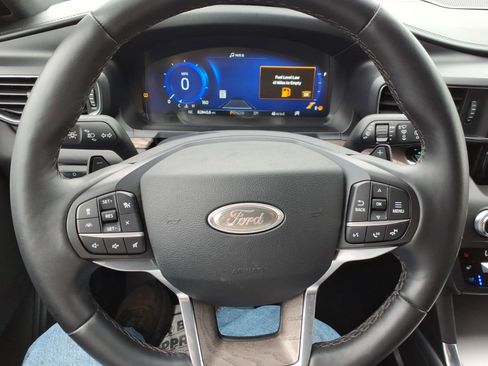 Used 2020 Ford Explorer Platinum w/ Premium Technology Package AWD/4WD image 22