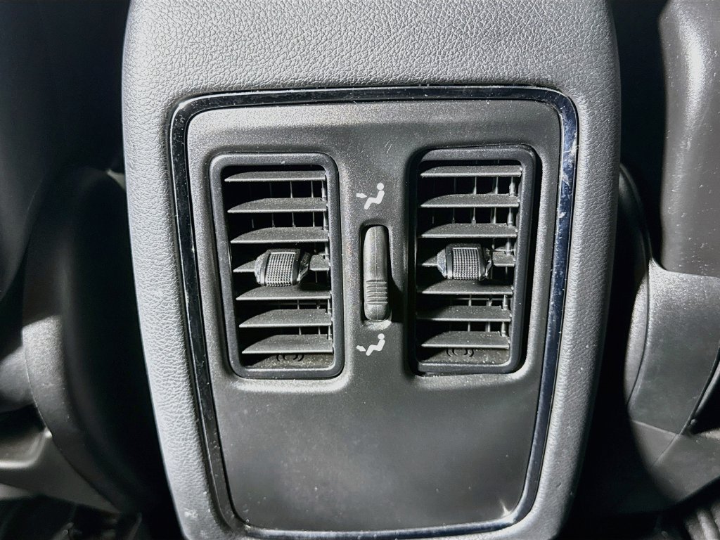 Used 2019 Jeep Grand Cherokee Laredo AWD/4WD image 28
