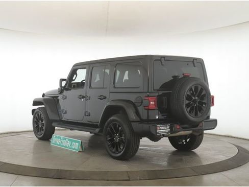 Used 2025 Jeep Wrangler Unlimited Sahara image 8