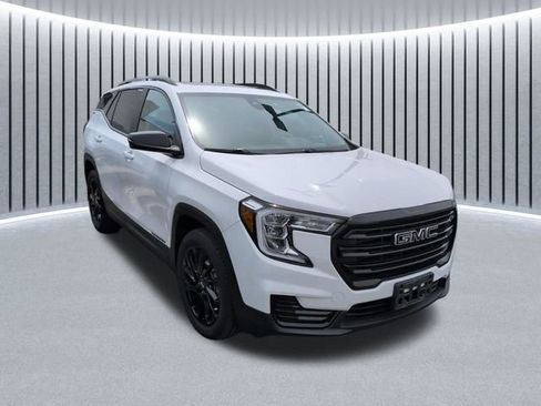 Used 2023 GMC Terrain SLE w/ Driver Convenience Package AWD/4WD image 2