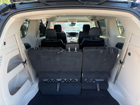Used 2022 Chrysler Pacifica Touring-L FWD image 15