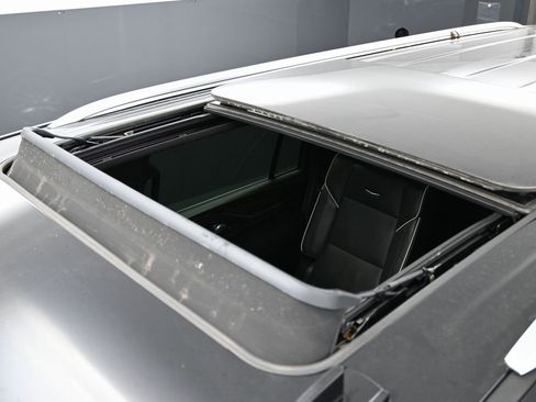 Used 2023 Cadillac Escalade ESV Premium Luxury image 9