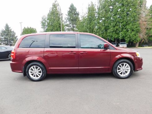 Used 2018 Dodge Grand Caravan SXT image 22