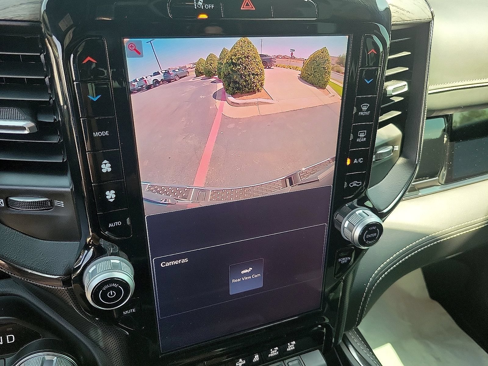 Used 2025 RAM 1500 Limited AWD/4WD image 17