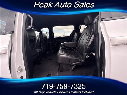 Used 2018 Chrysler Pacifica Touring-L w/ Premium Audio Group FWD image 26