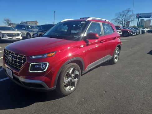 Used 2025 Hyundai Venue Limited FWD image 1