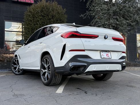 Used 2022 BMW X6 xDrive40i w/ M Sport Package image 19