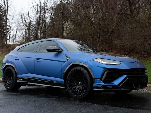 Used 2023 Lamborghini Urus Performante image 1